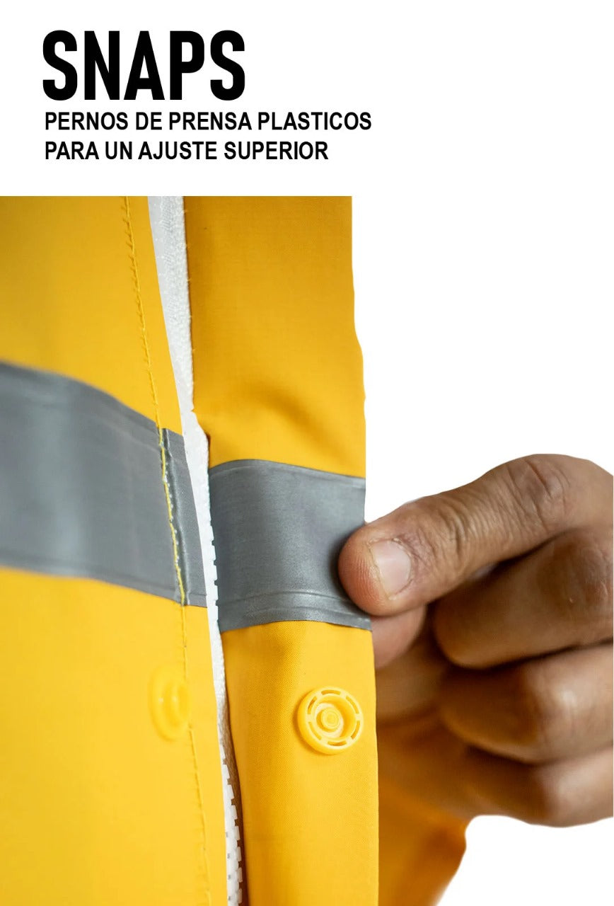 Capa De Dos Piezas Con reflectivo Marca LICA