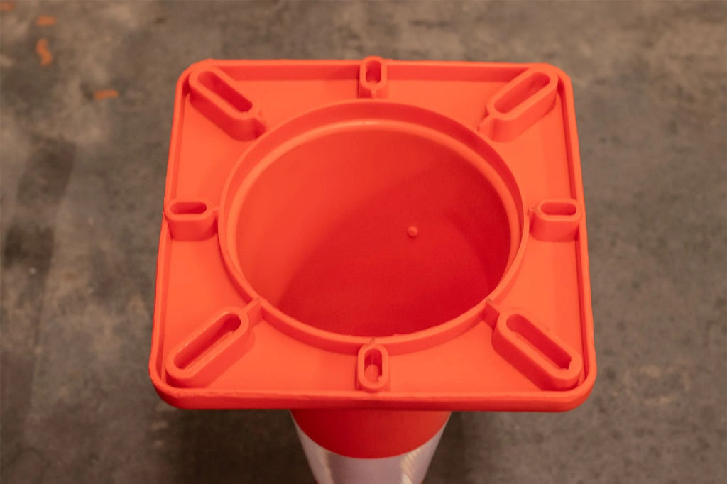Cono Fluorecente 45CM Con Reflejante Base Naranja